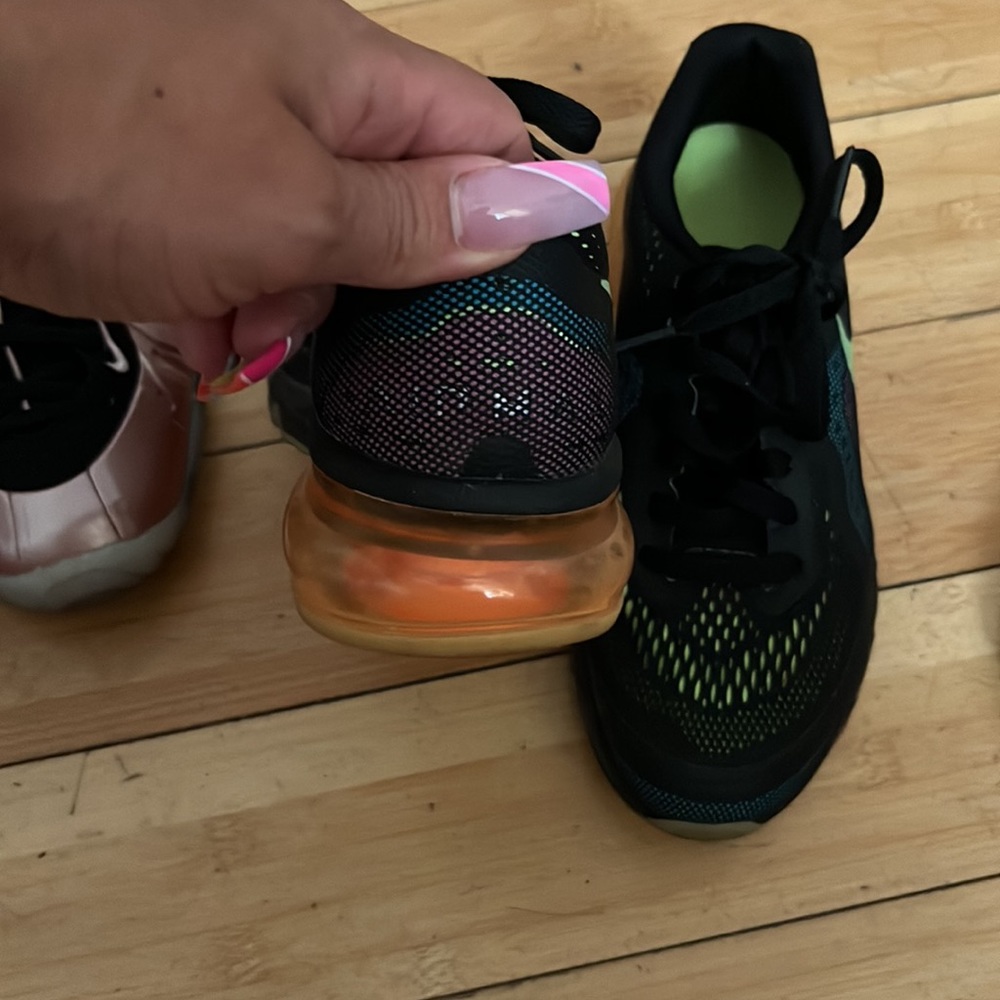 Colorful Nike - Picture 3 of 4